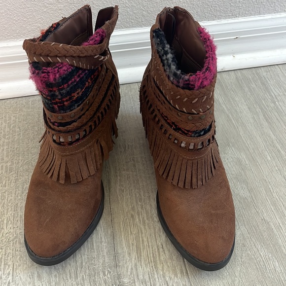 Mudd Boots size 9 with Fringe - Picture 2 of 9